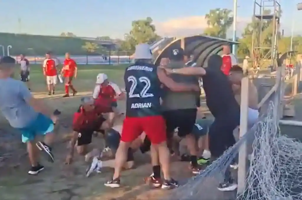 Dos facciones de Camioneros a las trompadas