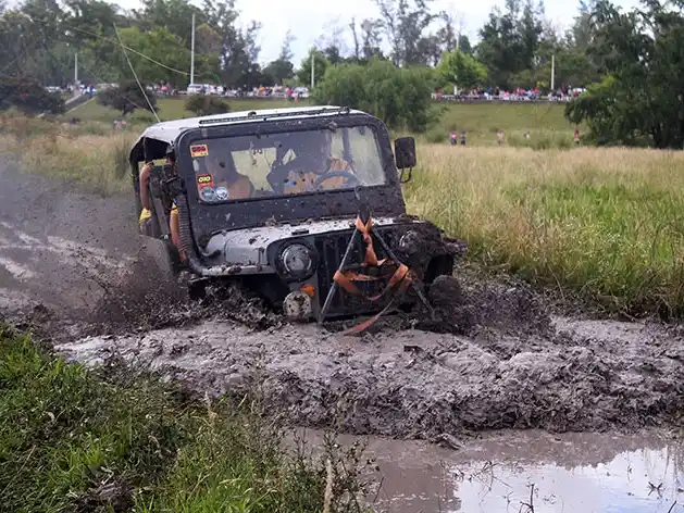 A puro barro y camaradería: Gualeguay vive el 8º Encuentro Nacional de Jeeperos