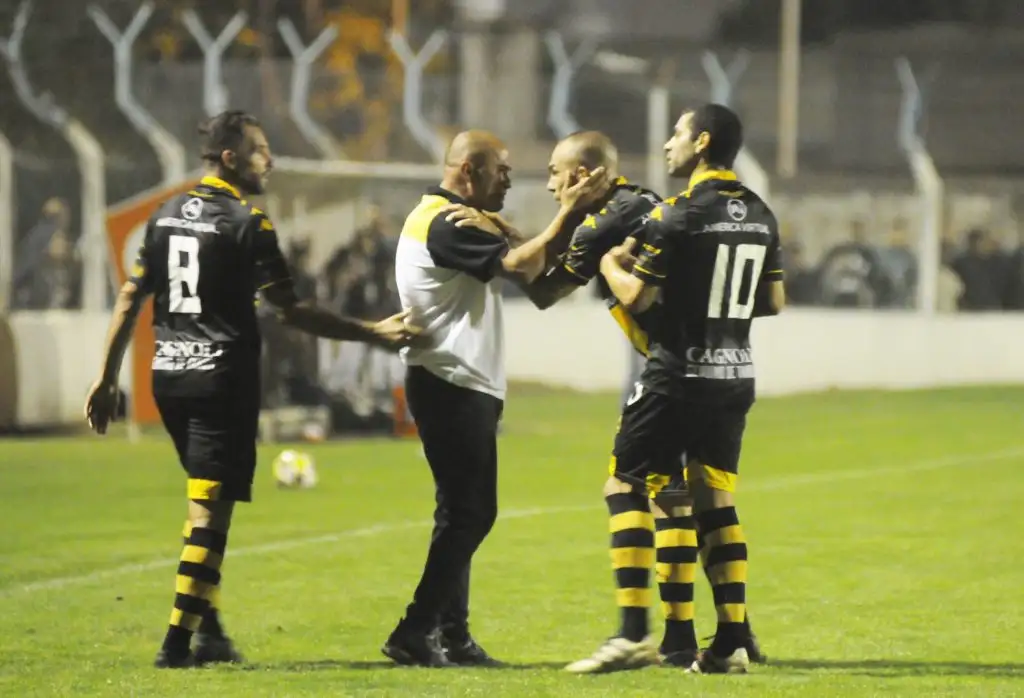 Santamarina, atento  al encuentro de Olimpo