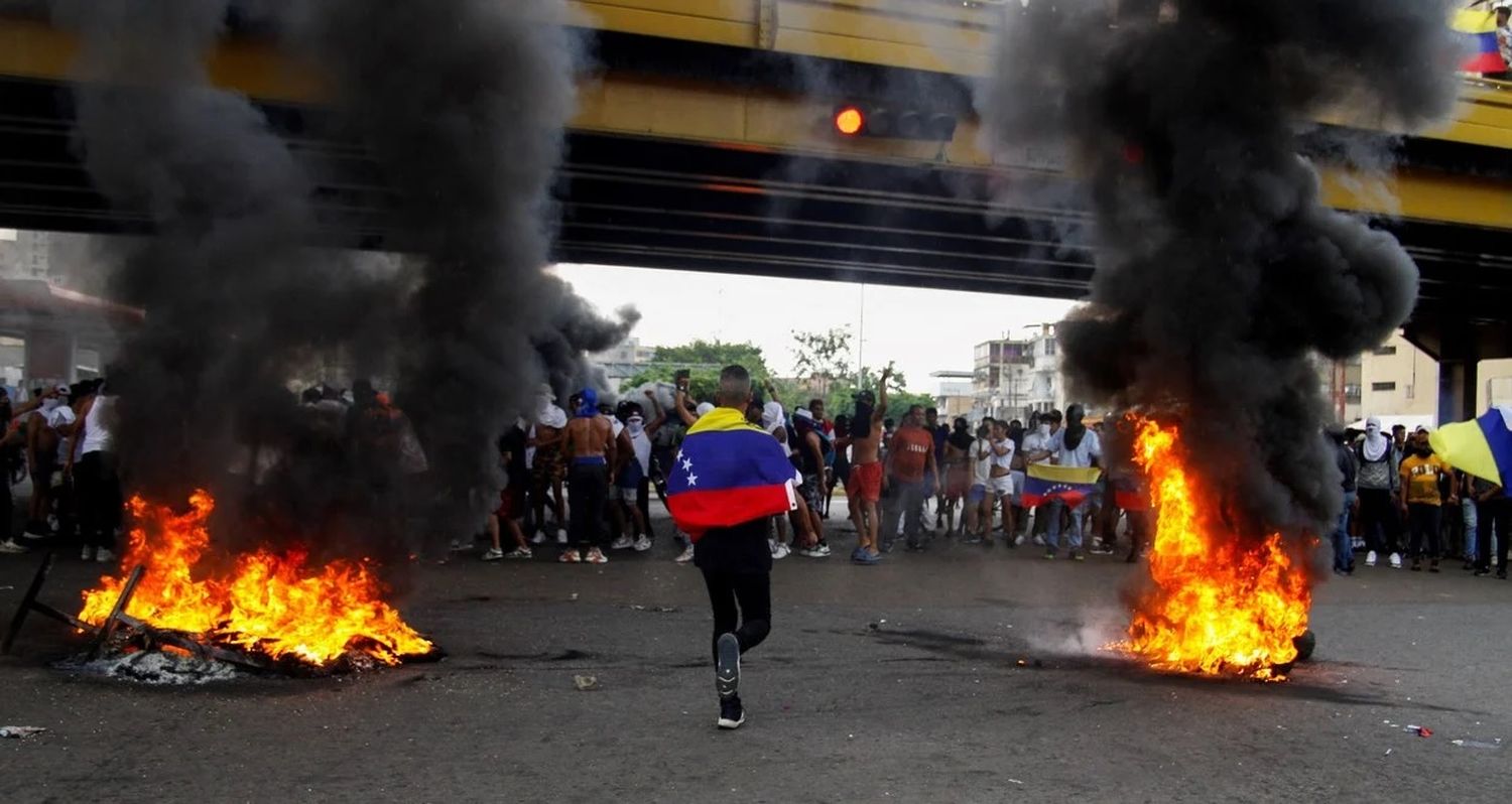 Miles de venezolanos salieron a las calles a protestar contra los resultados electorales que proclamaron nuevamente a Nicolás Maduro como presidente. Foto: REUTERS / Samir Aponte.