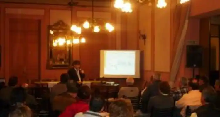 Carlos Segiaro disertó en el Centro de Comercio