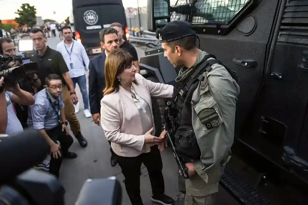 Bullrich recibió a los efectivos de PFA y Gendarmería en Rosario.