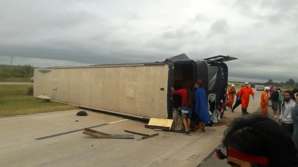 Volcó el motorhome en el que viajaba Martino Gesualdi