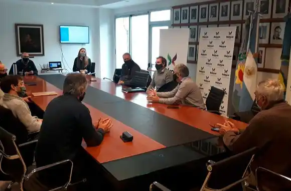 Advierten que habrá sanciones en Balcarce si no se respeta el horario de cierre de negocios