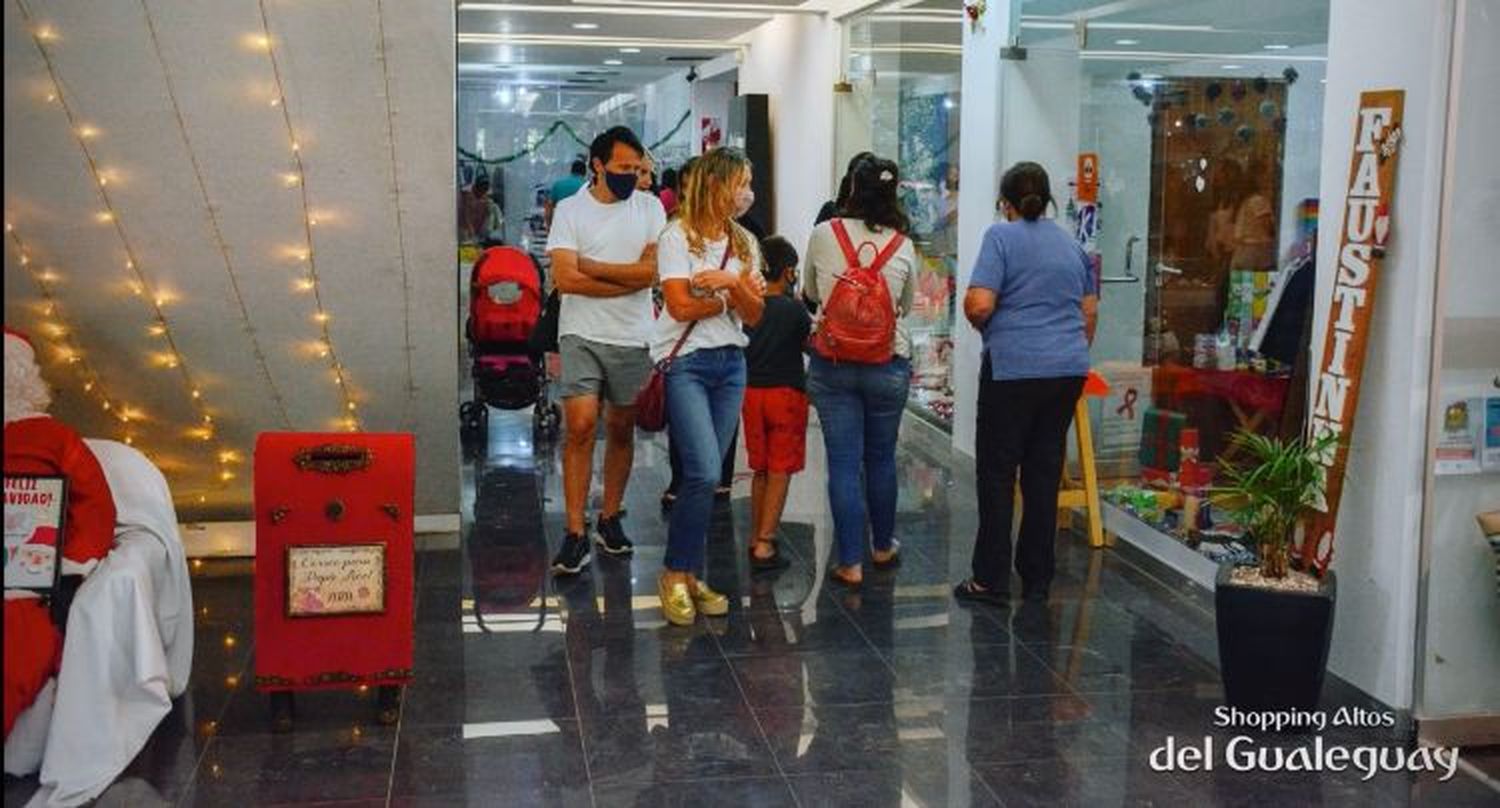 Feria Navideña en el Shopping Altos de Gualeguay