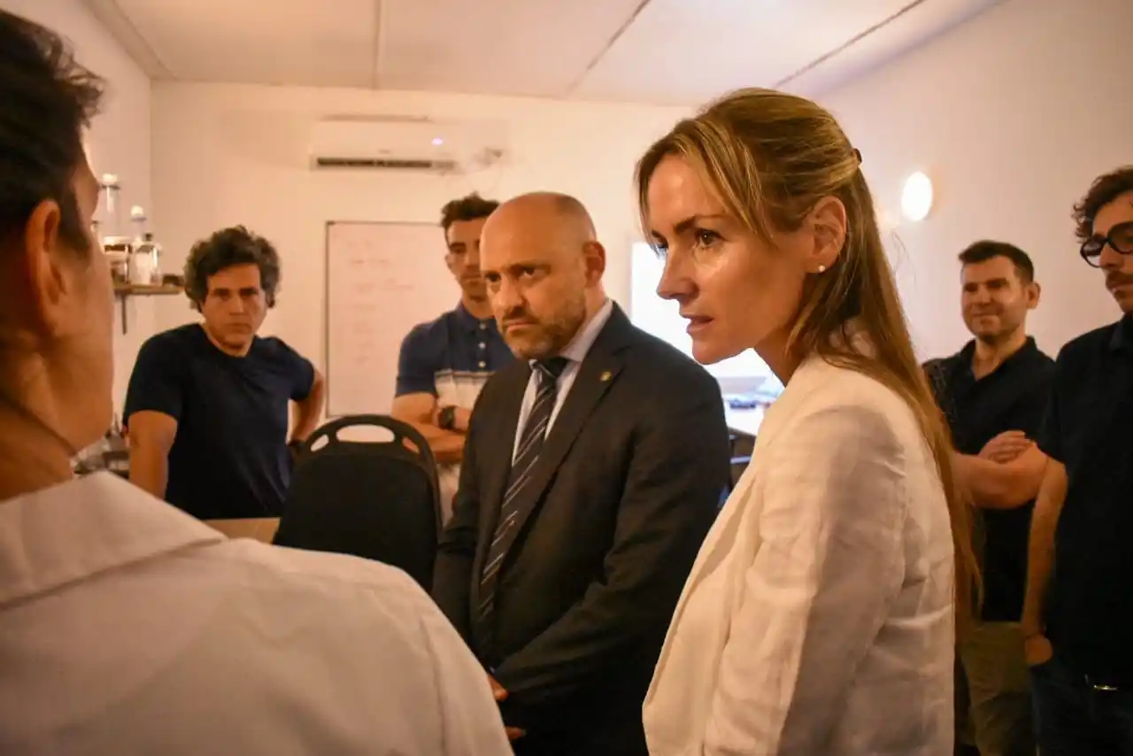 Los funcionarios anunciaron la apertura de la convocatoria.