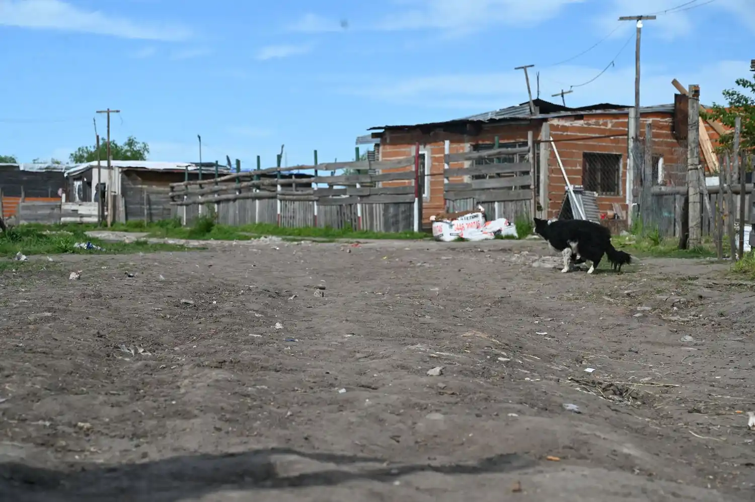Comienzan los trabajos para que el barrio Los Espinillos acceda al servicio eléctrico formal