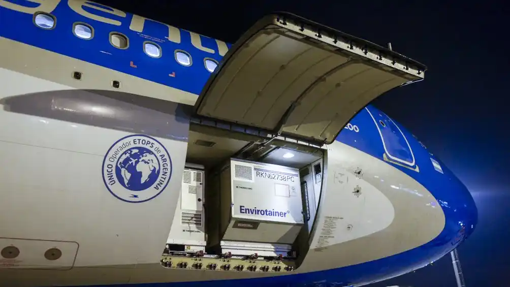 Inicia seguidilla de vuelos a China para traer 8 millones de dosis de la vacuna Sinopharm
