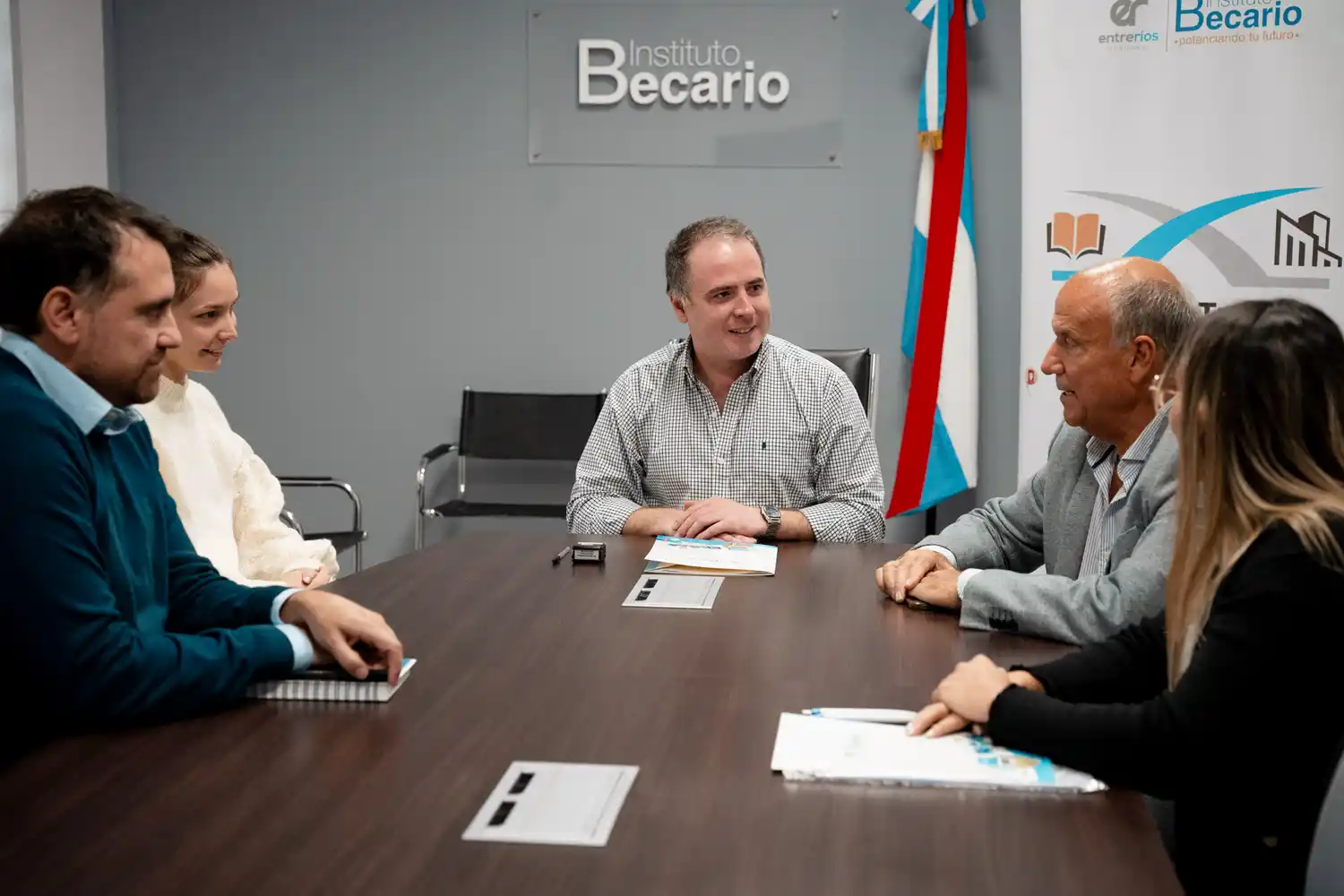 El Becario continúa acompañando a estudiantes con su programa de prácticas profesionales