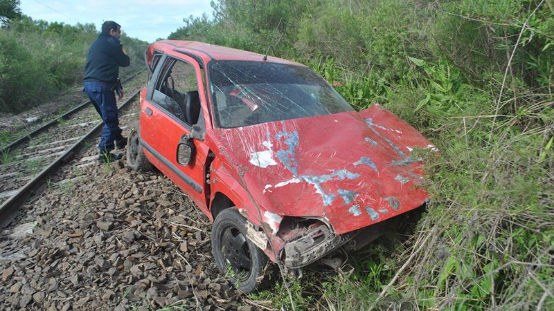 Dos jóvenes fueron hospitalizados luego de un violento despiste en la Ruta 51