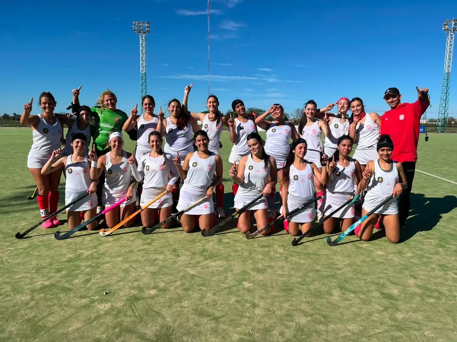 La Reserva de 9 de Julio se coronó campeón del Apertura de la FOSH. Foto:  hockey.9dejulio