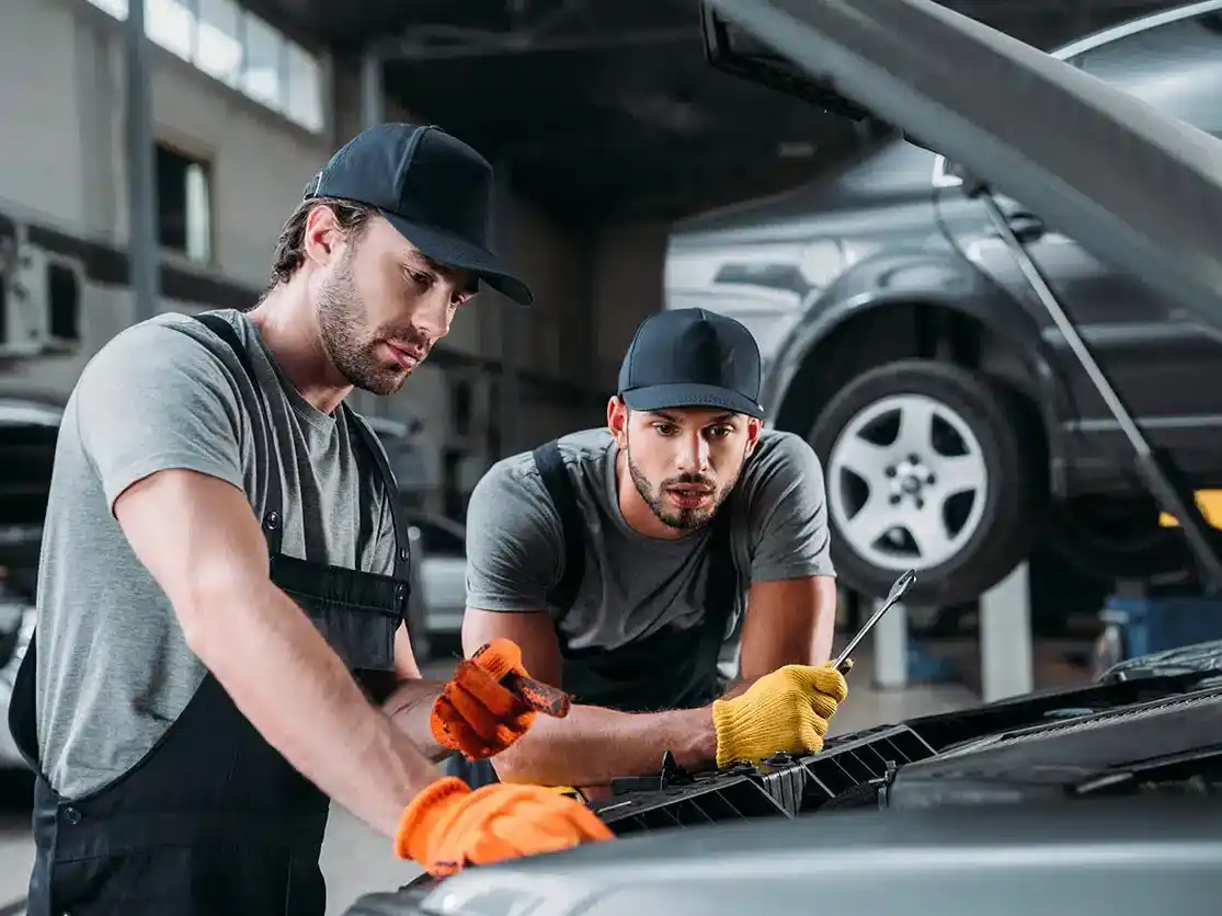 Hoy se celebra el Día del Mecánico en Argentina.