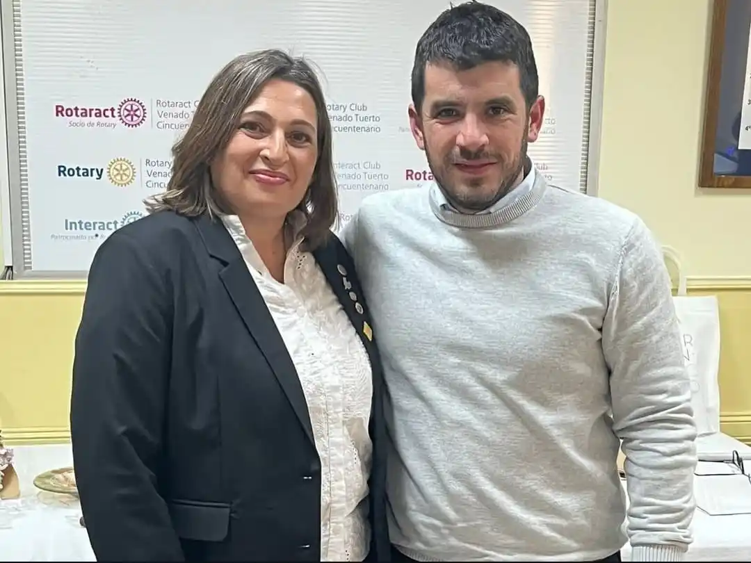 La flamante presidenta, Analía Sangiacomo, junto al intendente Chiarella. Foto: Gentileza