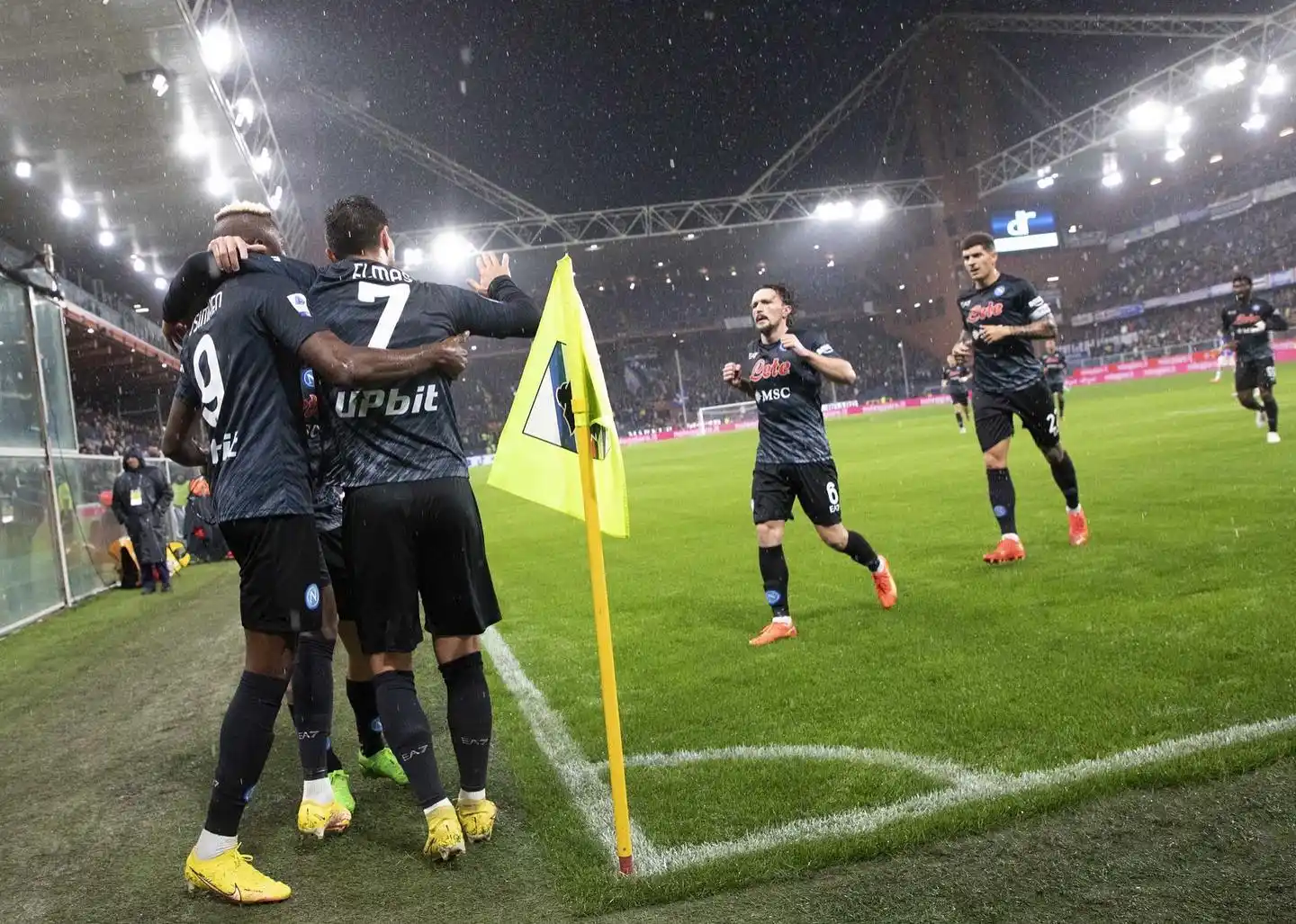Napoli se afianza en lo más alto
