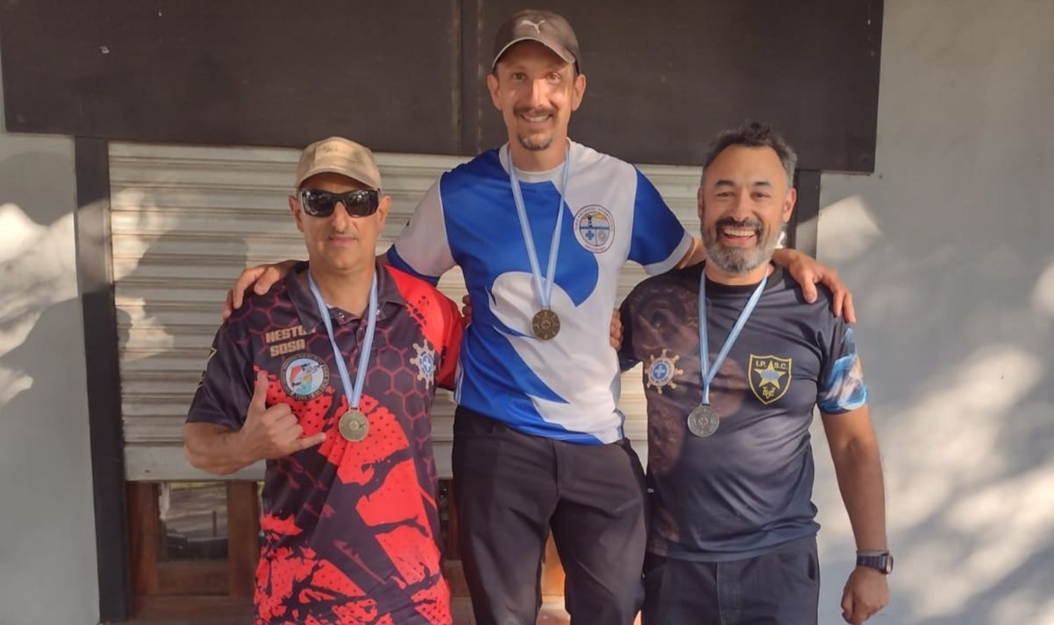 Néstor Andrés Sosa (segundo), el necochense Leandro Soler (primero) y Sebastián Sosa (tercero). El podio de la fecha marplatense