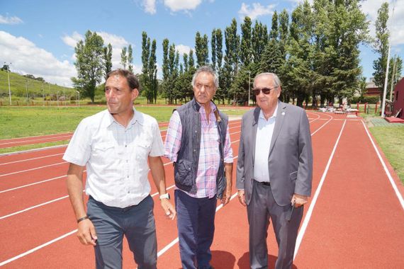 Lunghi le pidió a Scioli por los vestuarios de la pista de atletismo
