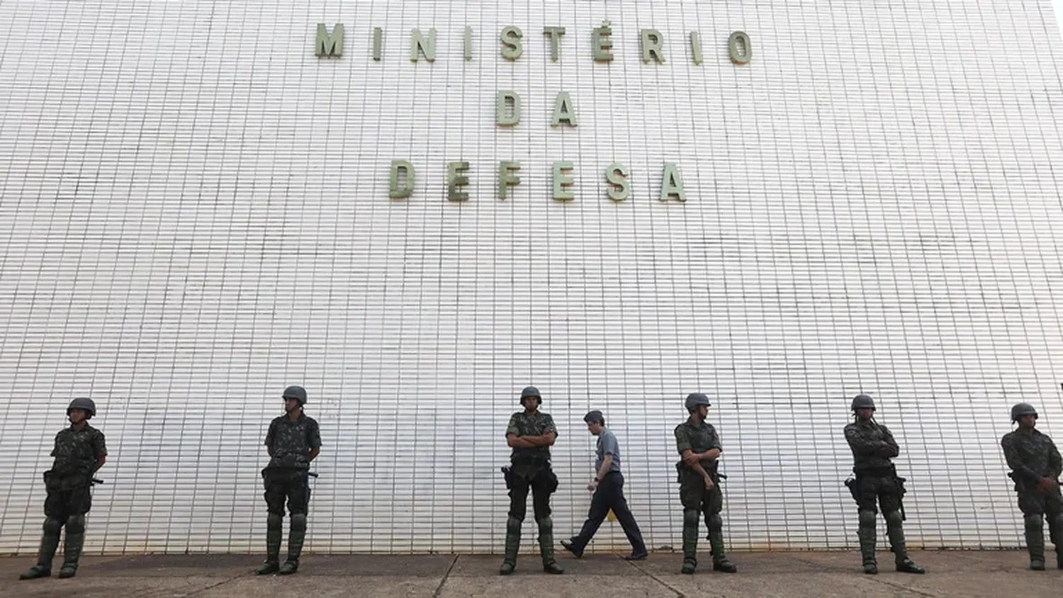 Tras el escándalo del viagra, las Fuerzas Armadas de Brasil deberán explicar otra compra: 60 prótesis de pene por USD 744 mil