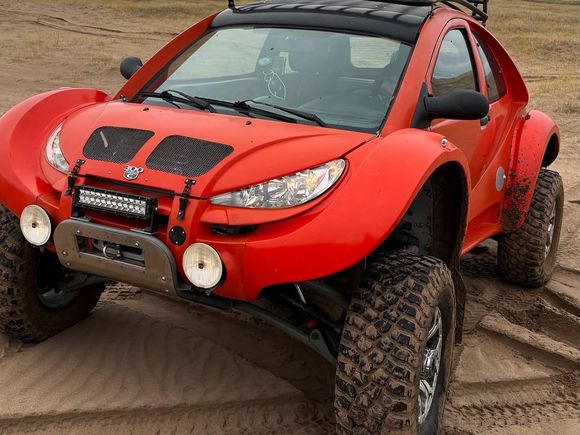 El buggy que parece un Hot Wheels y que hace que el Médano Blanco "parezca una pavada"