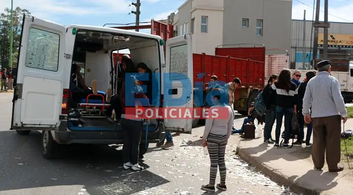 Iban al paseo del estudiante y cayeron del camión: hay 15 heridos 