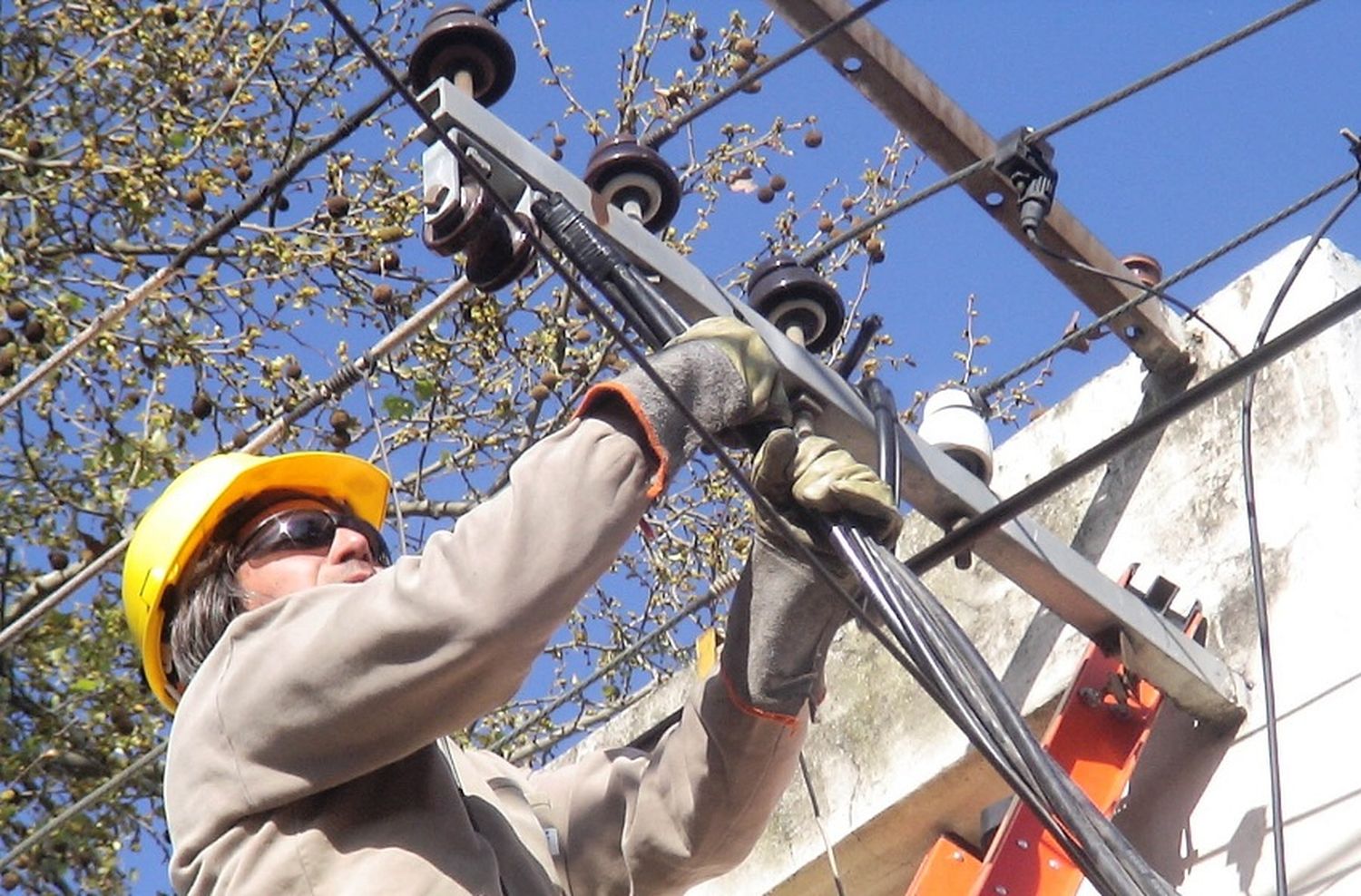 La EPE anunció cortes de luz programados durante el domingo