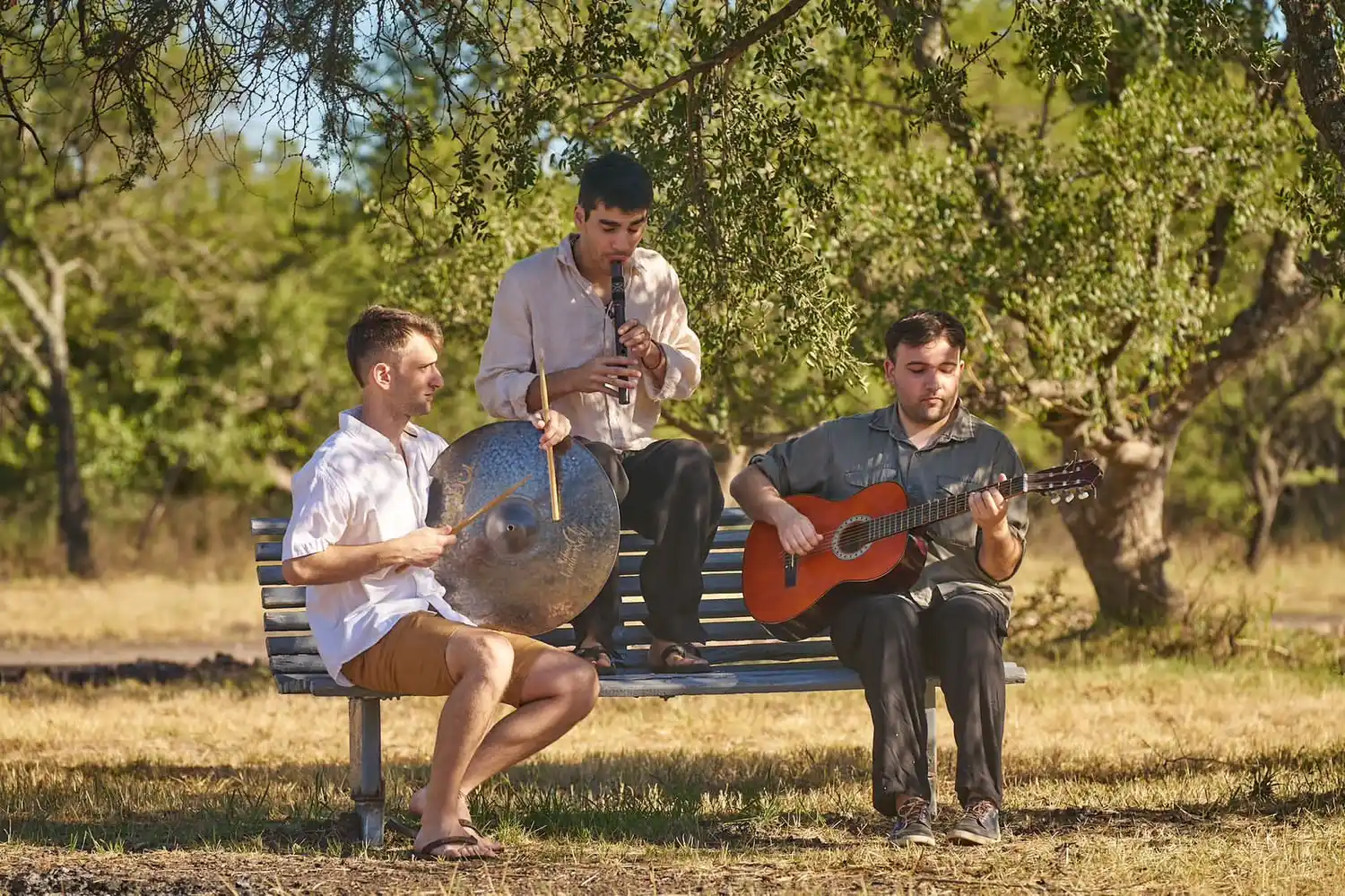 El grupo musical ‘Te de Hierbas Trio’ lleva su fusión folclórica y tanguera al PreMate