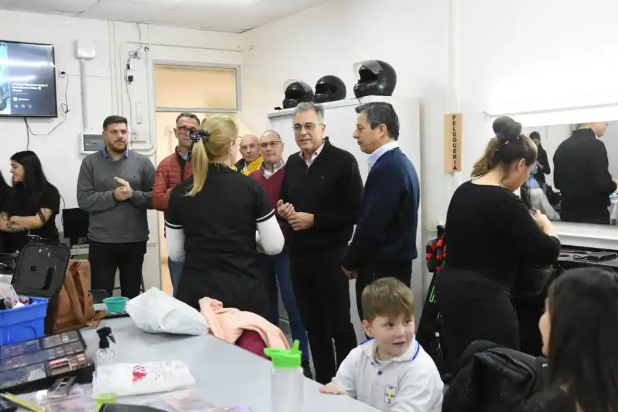 Luis Castellano visitó el Centro de Formación Profesional