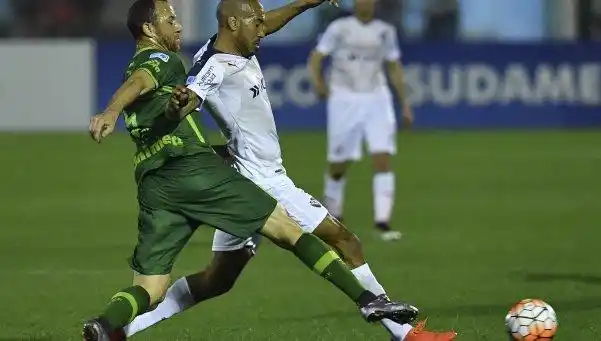 El Rojo falló cuatro penales y se despidió de la Sudamericana