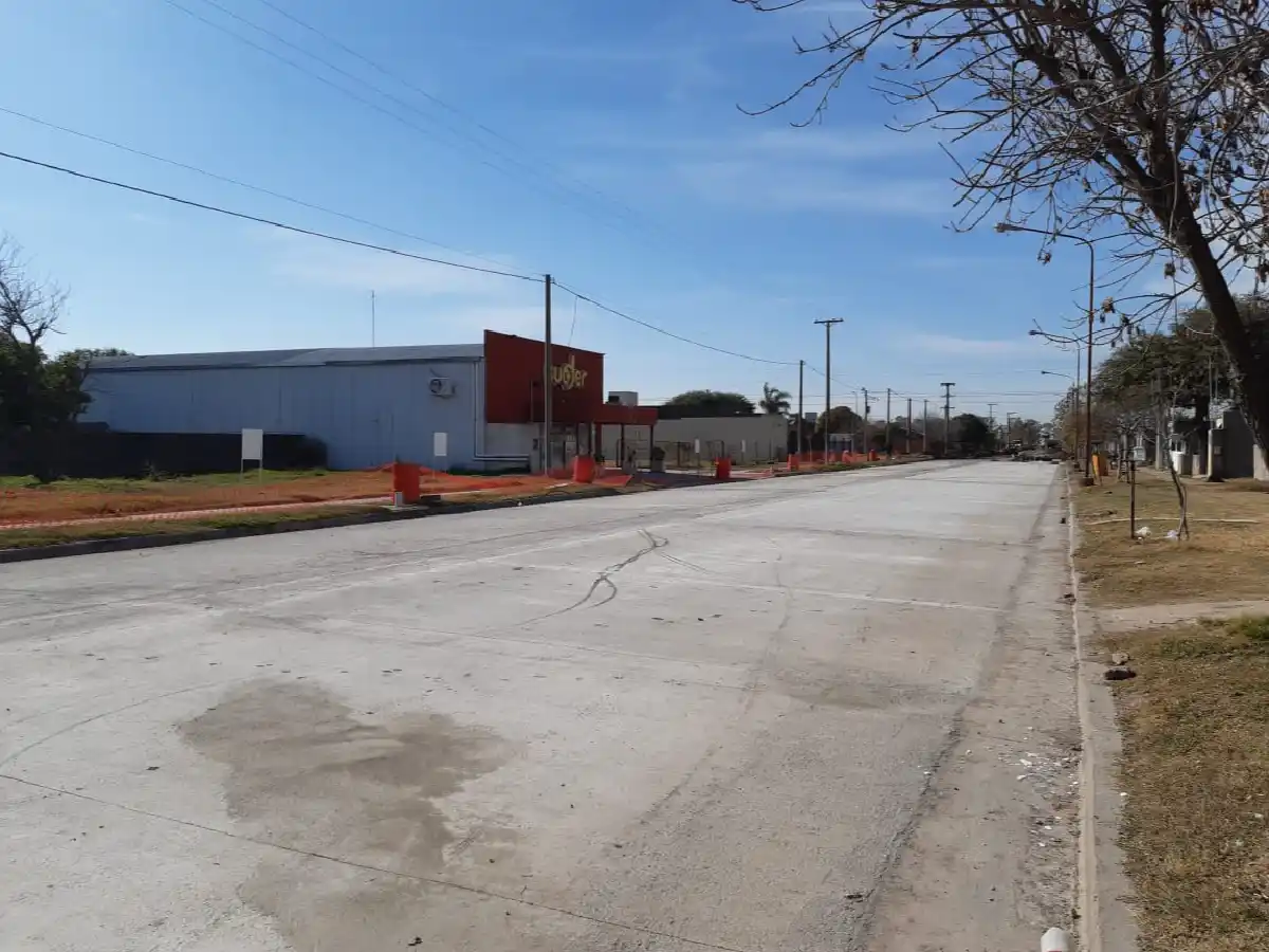 La Francia pavimenta diez nuevas cuadras con hormigón y adoquines      