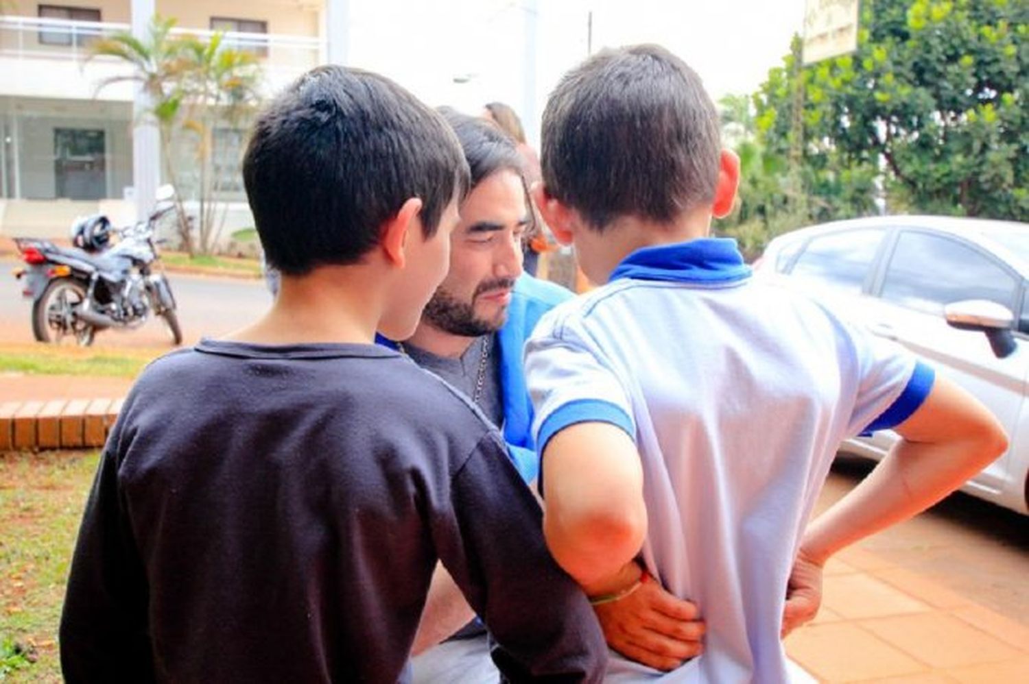 Por primera vez un matrimonio igualitario adopta a dos hermanos