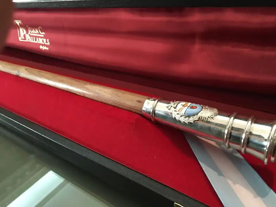 Un artesano de Tres Arroyos hará el bastón de Kicillof junto a Pallarols