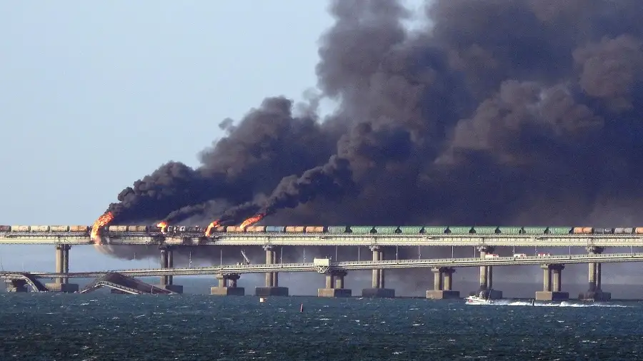 Los muertos posiblemente son pasajeros de un automóvil que estaba al lado del camión que detonó.