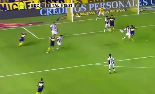 El árbitro bajo la lupa: el penal no cobrado a Boca y el brutal pisotón de Gago