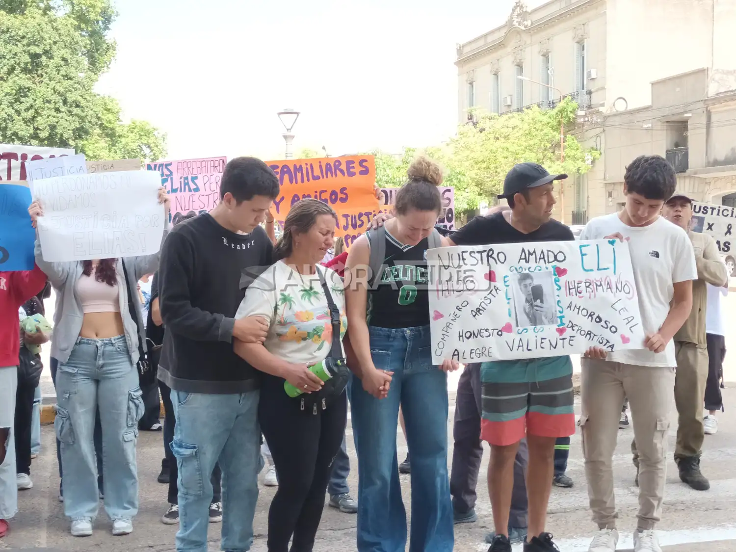 Familiares y amigos de Elías Benítez marcharon a los Tribunales de Gualeguaychú exigiendo justicia por su muerte