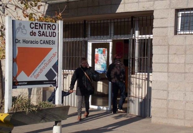 Escobar: Dio a luz en el baño, tiró el bebé al inodoro y se fue de la clínica 