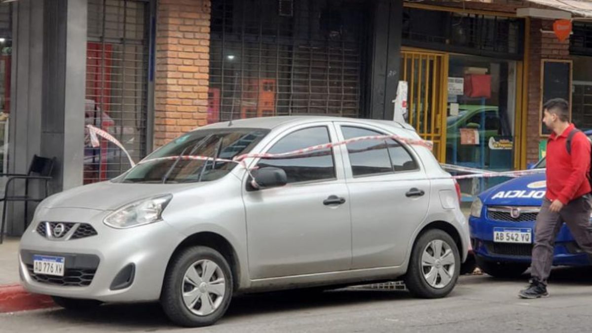 Córdoba: un joven se cayó desde un 7º piso e impacto en el techo de un auto