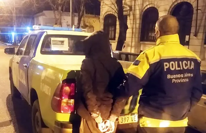 Un menor y un individuo de 19 años capturados por robo en una casa