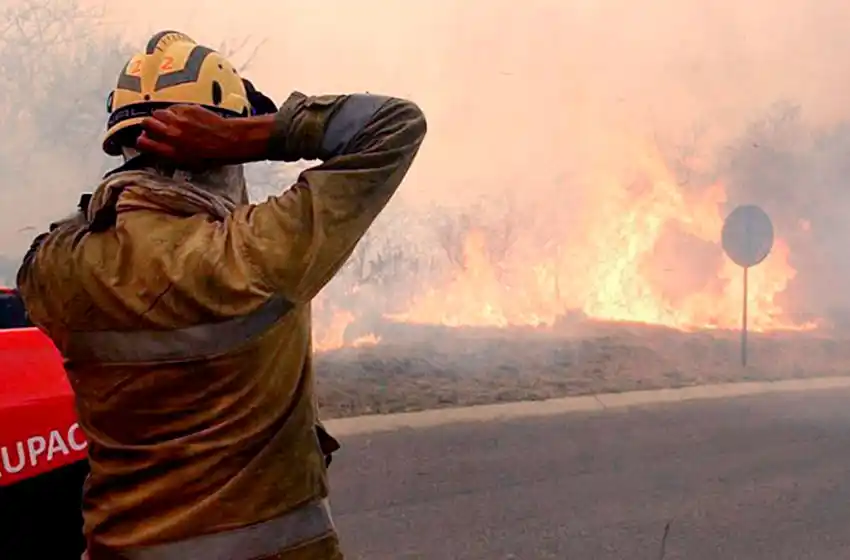 El combate de incendios se concentra en tres grandes focos en Córdoba