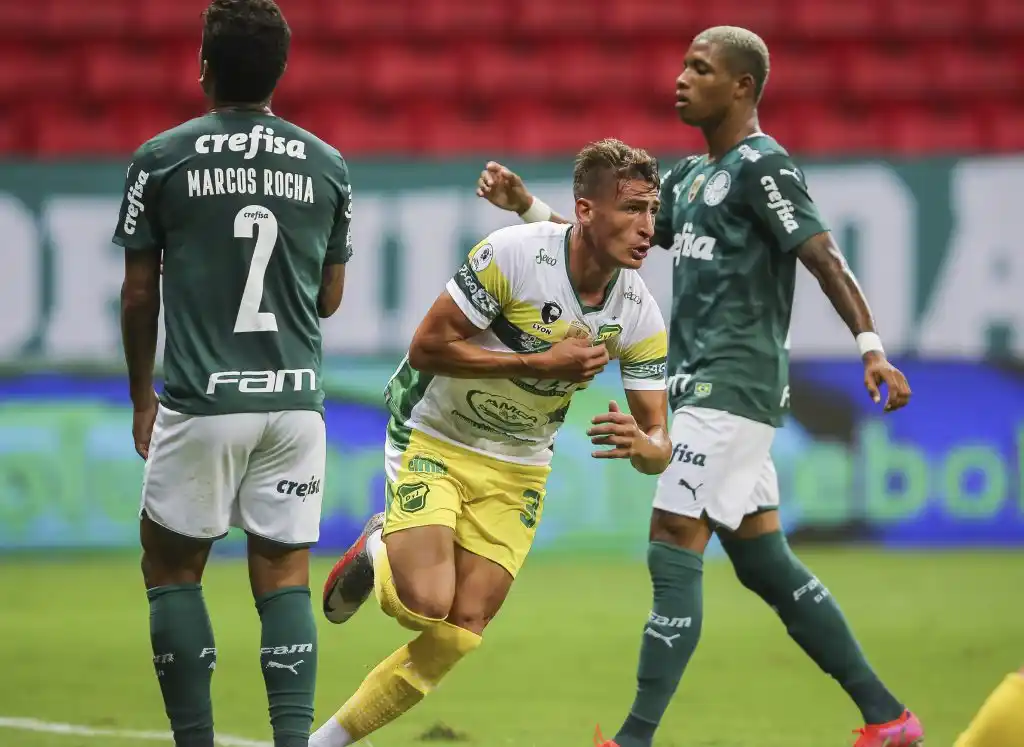 Defensa vuelve a chocar con un rival muy especial
