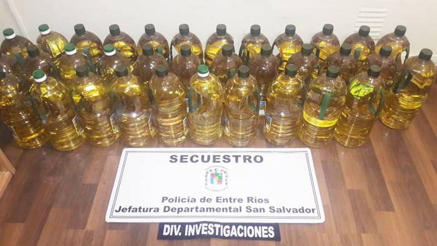 Más de 100 litros de aceite  comestible prohibidos por  ANMAT, fueron sacados  de circulación