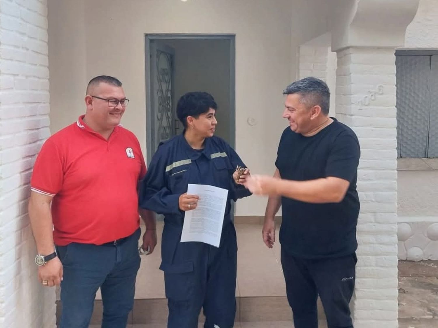 Bomberos Voluntarios entregó chalets a dos integrantes del cuerpo activo