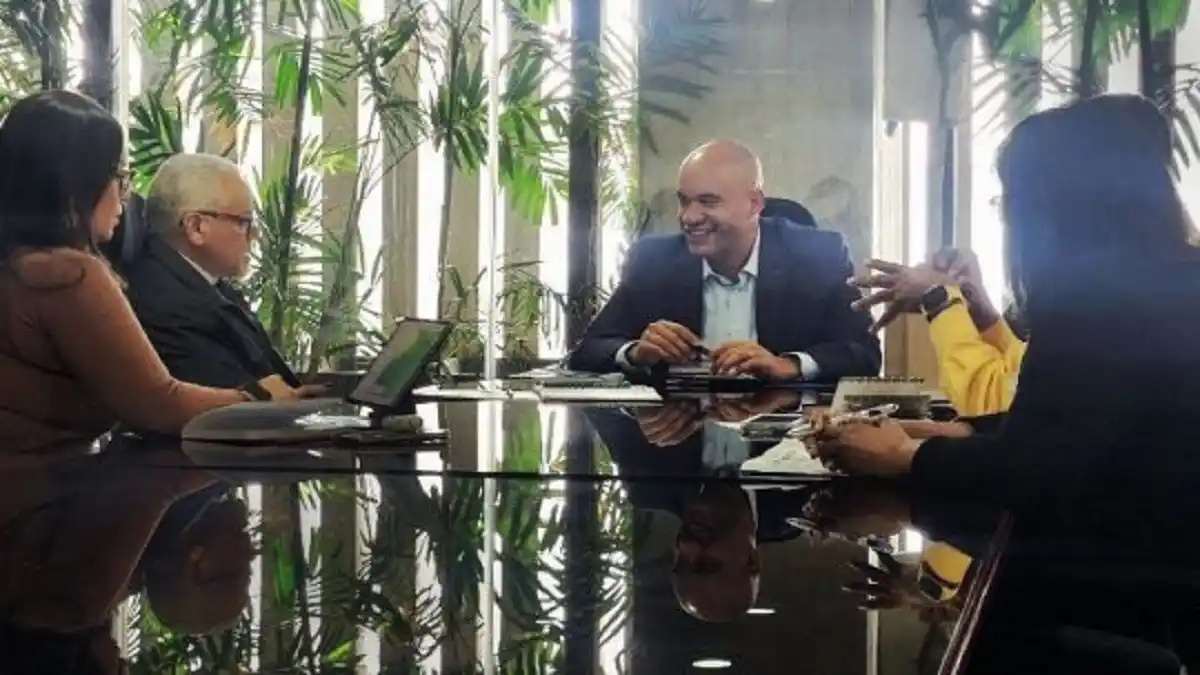 Gobierno y AVEC anuncian acuerdos de cooperación para «la transformación de educación» en el país