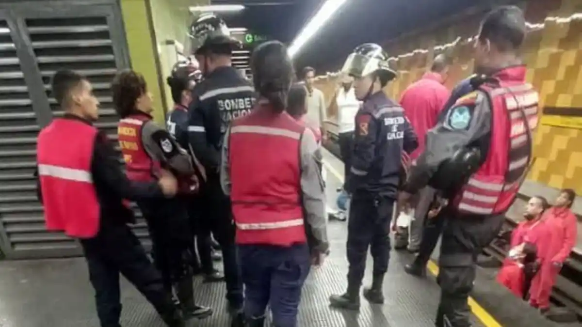 TRAGEDIA EN EL METRO DE CARACAS: una persona pierde la vida al caer a los rieles #13Sep