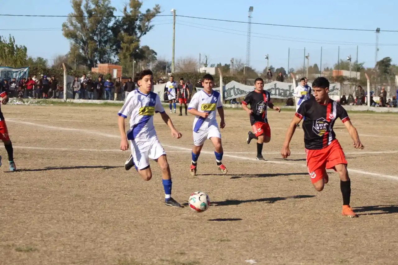 Si hay un equipo que se motivó al cierre de la primera rueda fue Quilmes. El agónico triunfo ante Libertad lo puso nuevamente en carrera a los dirigidos por el "Bolita" Baez que tratarán de quitarle el invicto a Sociedad Sportiva, en un clásico de larga data en el fútbol gualeguayense. Por su parte, La Banda, con mal de ausencia recibirá al encumbrado equipo de El Progreso que en arranque de este Oficial le hizo sentir el peso de su ataque (la hizo cuatro goles).