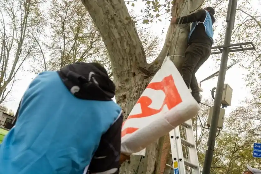 Comenzó el operativo de limpieza de espacios públicos tras las elecciones