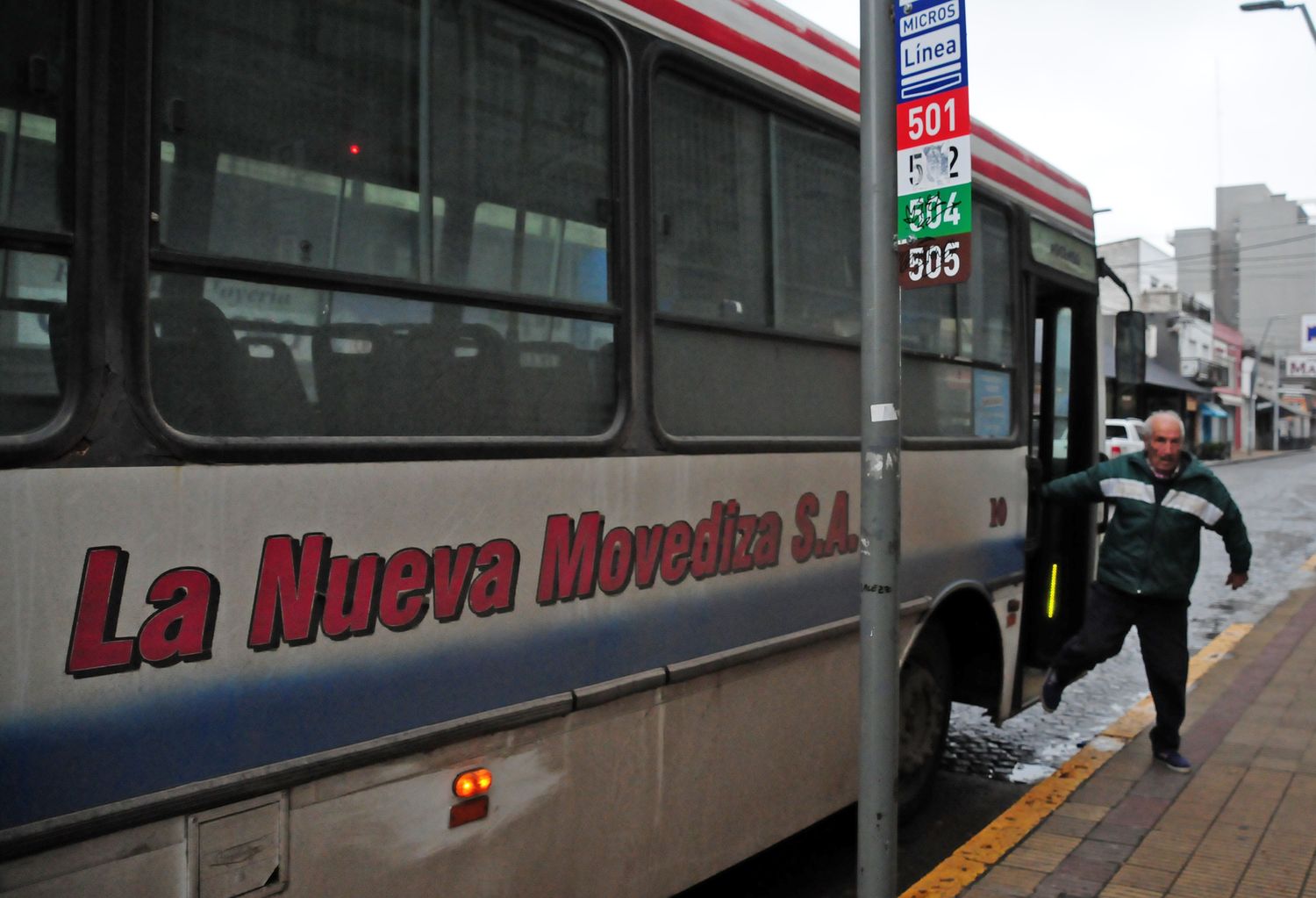 Mientras buscan una salida a la crisis del transporte, el Ejecutivo amplió beneficios a pasajeros frecuentes