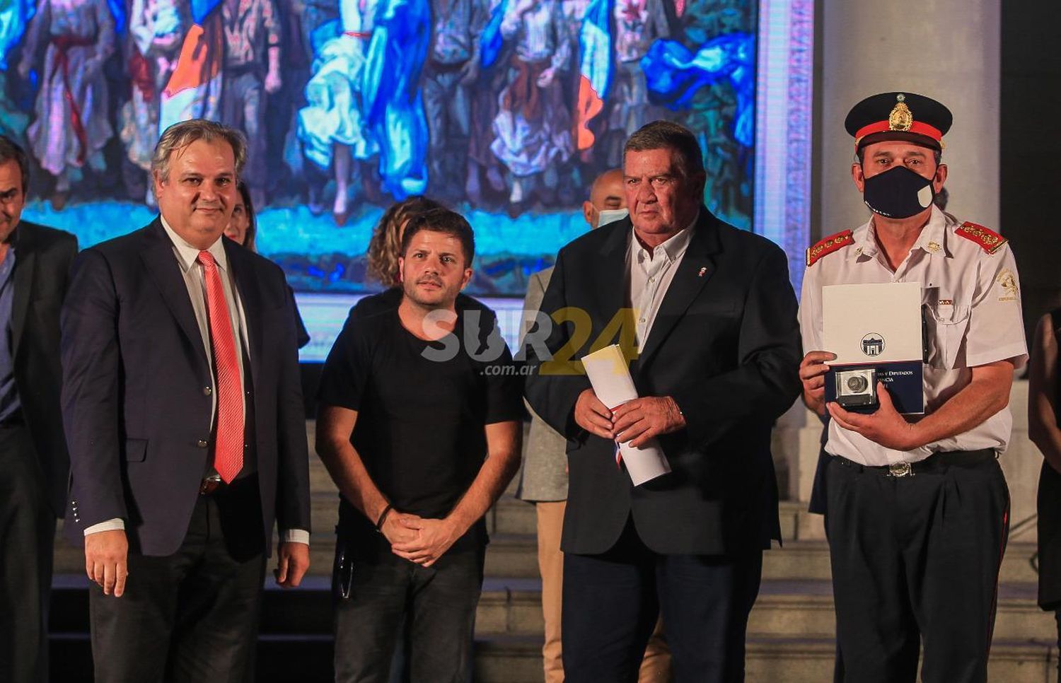 Diputados homenajeó a Bomberos Voluntarios por el combate a los incendios en las islas