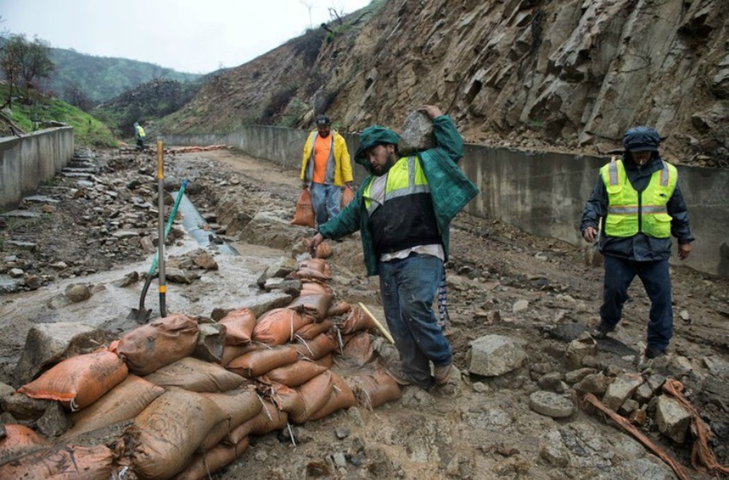 Miles de evacuados en California por una peligrosa tormenta