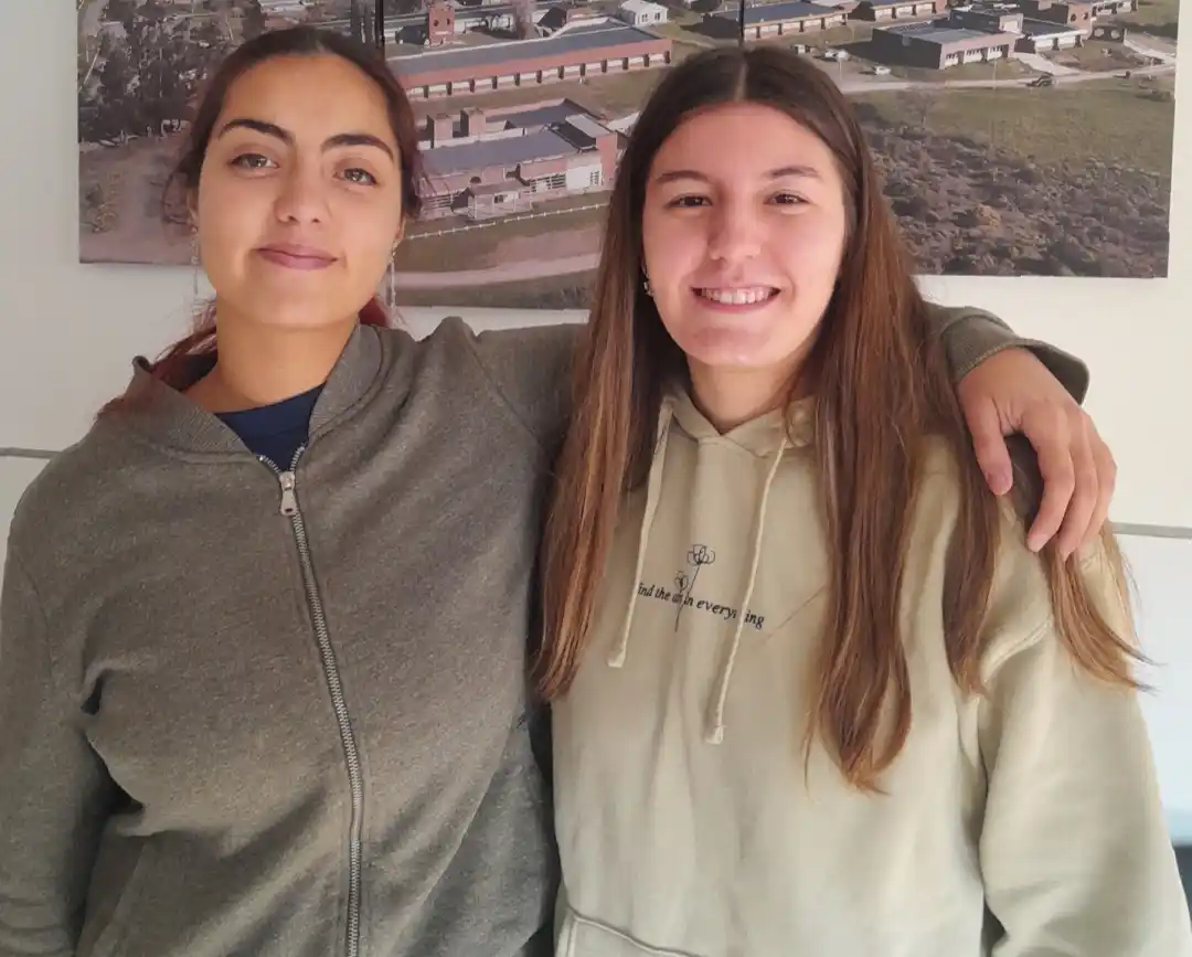 Delfina Ferrari y Lucía Delgado, las estudiantes de Ingeniería en Sistemas que fueron seleccionadas como becarias del Programa Arfitec