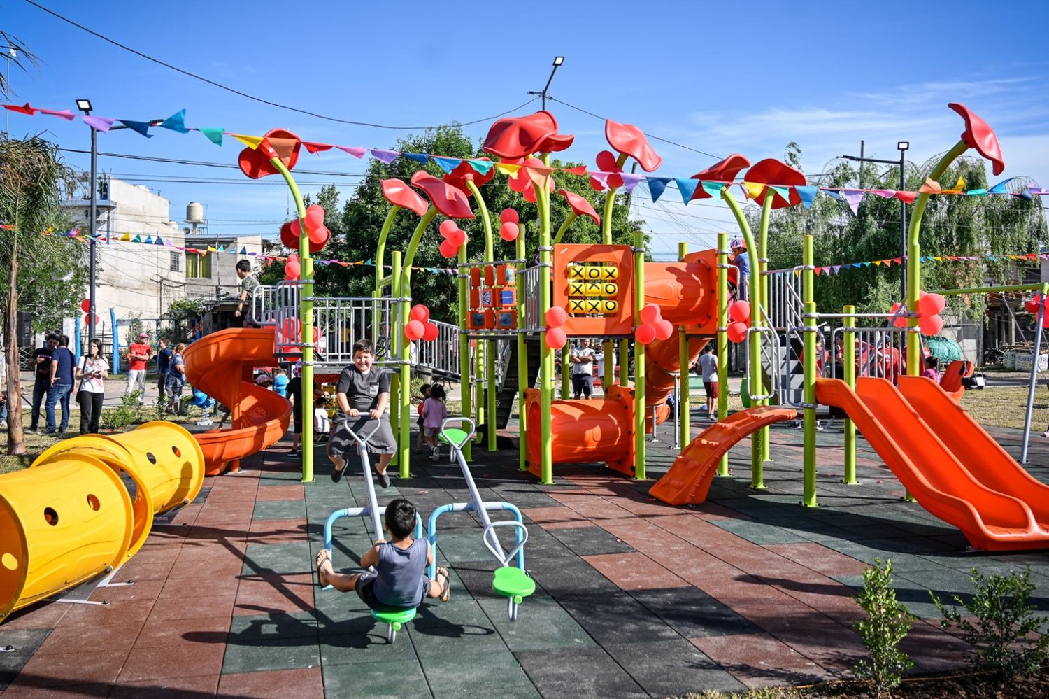 Zamora inauguró la Plaza Latinoamérica en Tigre: Canchas de futbol, ping-pong, juegos infantiles y sectores aeróbicos