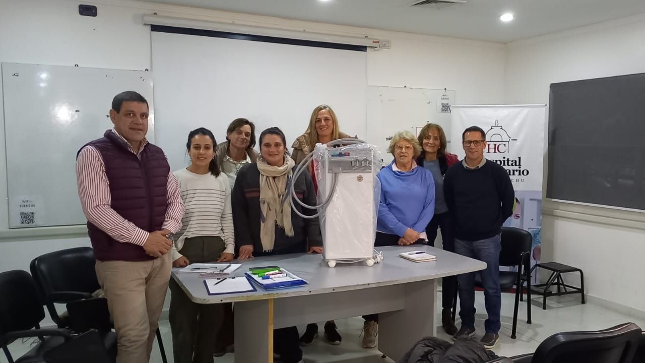 La Cooperadora del Hospital Centenario realizó una importante donación al Servicio de Odontología